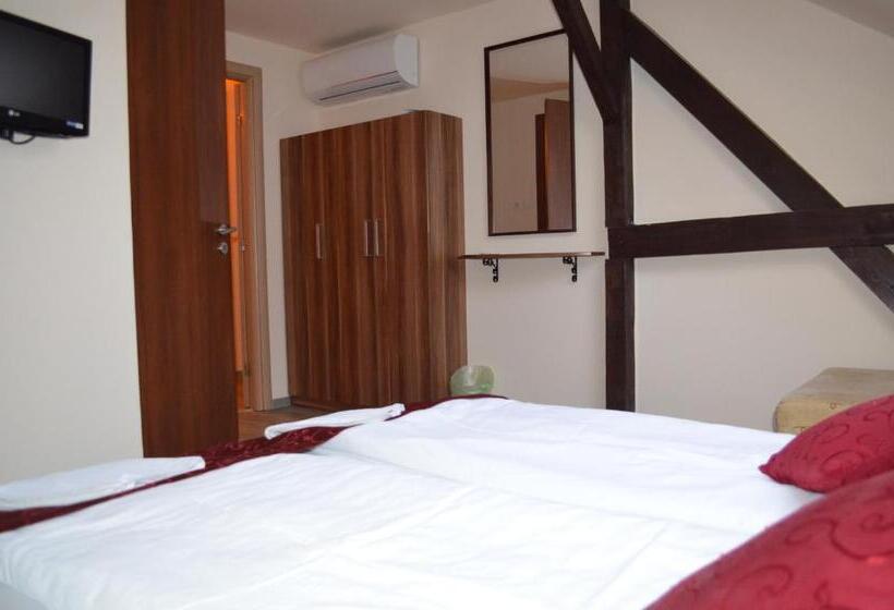 تختخواب و صبحانه Holdfényszállás