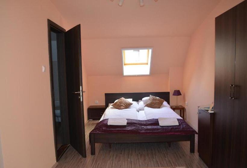 تختخواب و صبحانه Holdfényszállás