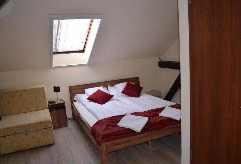 تختخواب و صبحانه Holdfényszállás