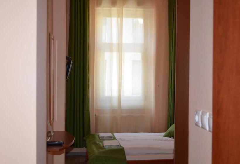 تختخواب و صبحانه Holdfényszállás