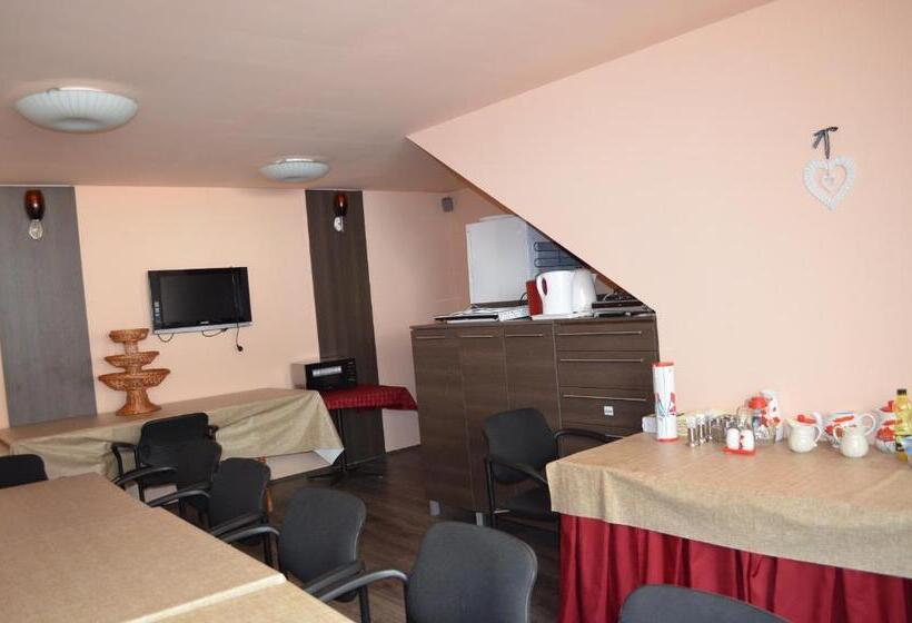 تختخواب و صبحانه Holdfényszállás