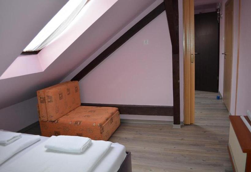 تختخواب و صبحانه Holdfényszállás