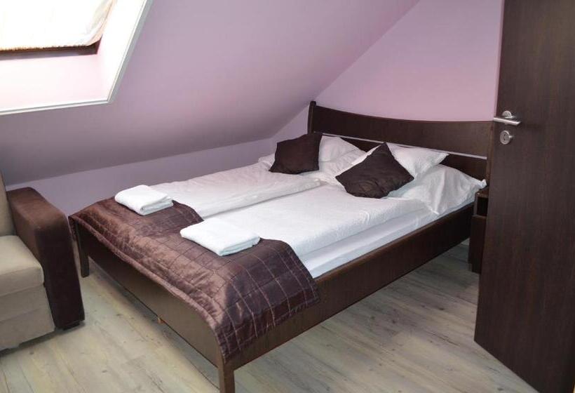 تختخواب و صبحانه Holdfényszállás