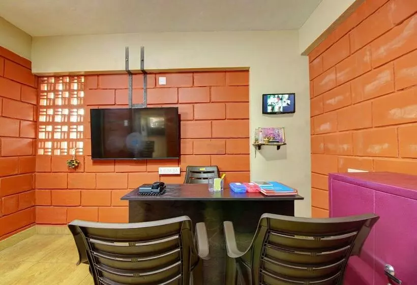 Hotelli Oyo 22276 Sujitha Service Apartments
