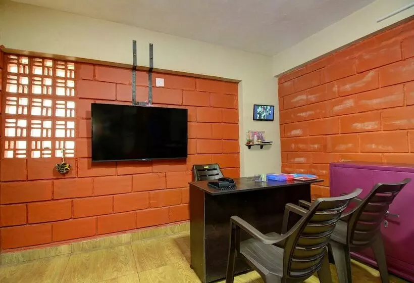 Hotelli Oyo 22276 Sujitha Service Apartments