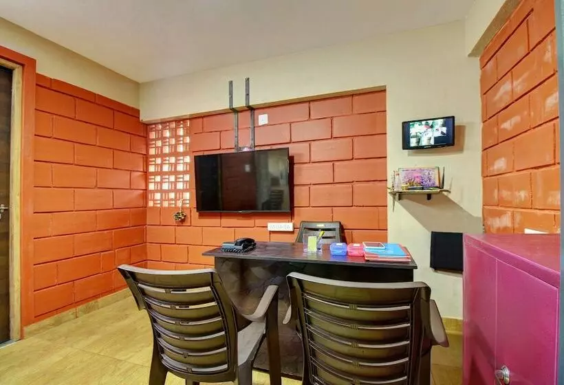 Hotelli Oyo 22276 Sujitha Service Apartments
