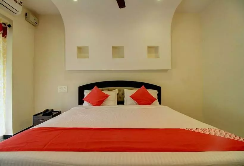 Hotelli Oyo 22276 Sujitha Service Apartments