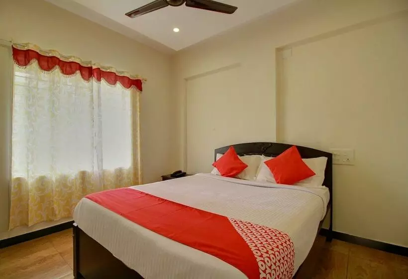 Hotelli Oyo 22276 Sujitha Service Apartments
