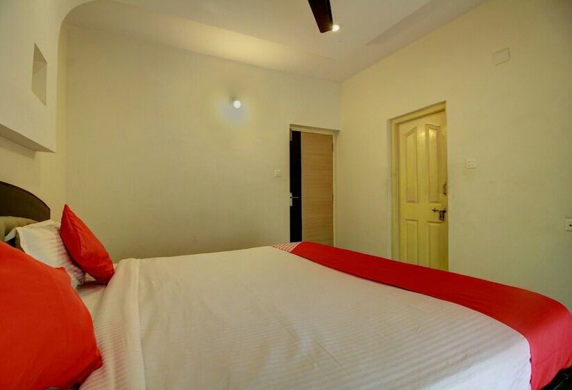 호텔 Oyo 22276 Sujitha Service Apartments