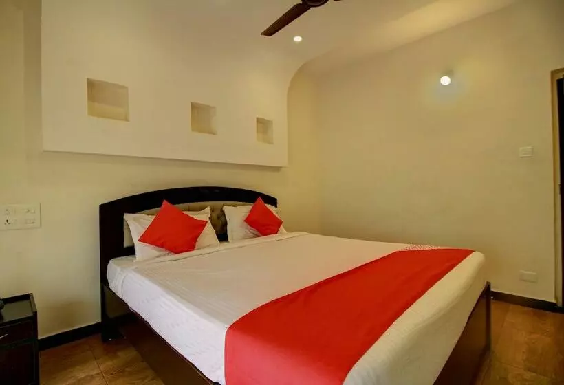 Hotelli Oyo 22276 Sujitha Service Apartments