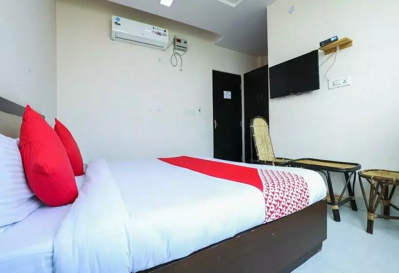 ホテル Oyo 24901 Achi House