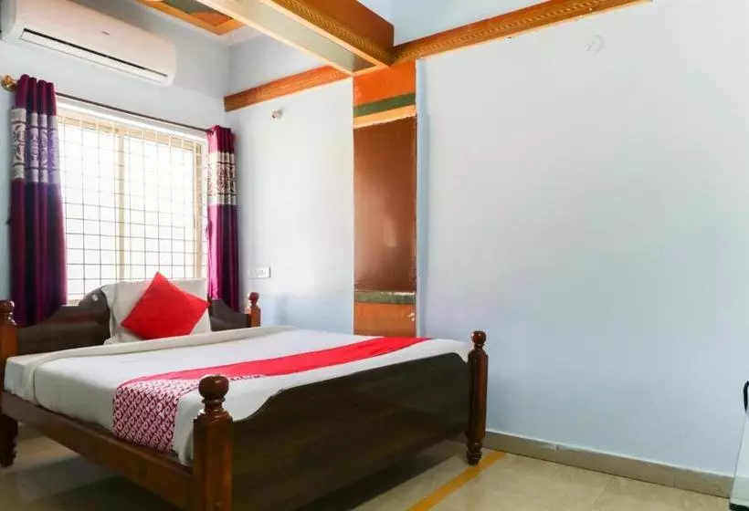 ホテル Flagship Shree Raksha Comforts