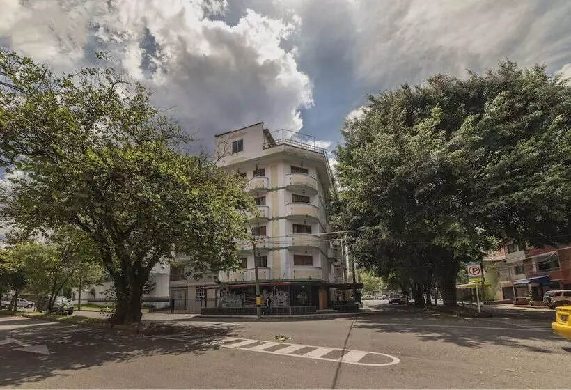 هتل Ayenda 1228 Balcones De La 70