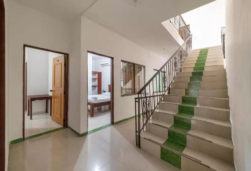 هتل Ayenda 1228 Balcones De La 70