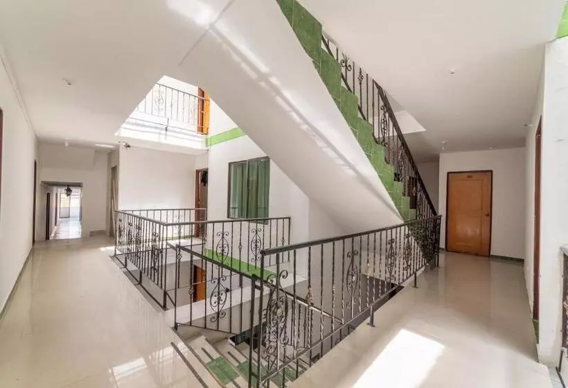 هتل Ayenda 1228 Balcones De La 70