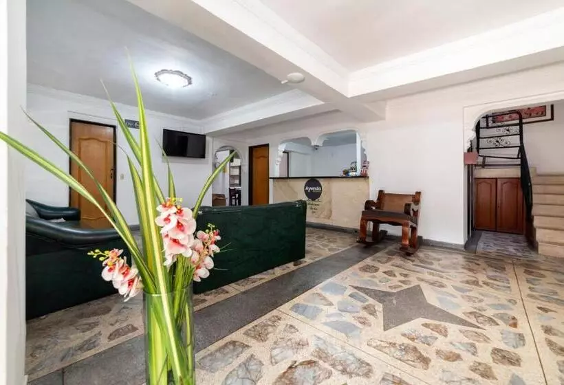 هتل Ayenda 1228 Balcones De La 70