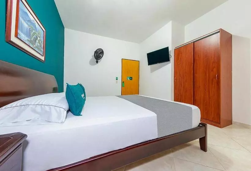 هتل Ayenda 1228 Balcones De La 70