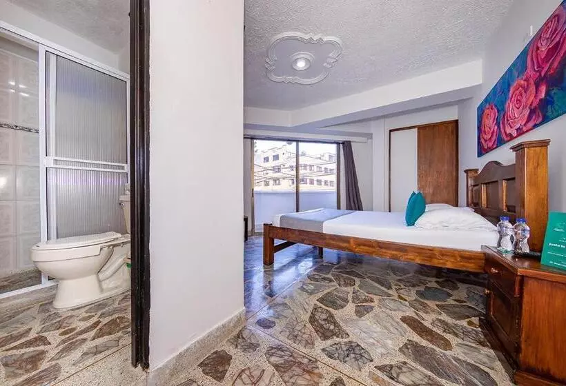 هتل Ayenda 1228 Balcones De La 70