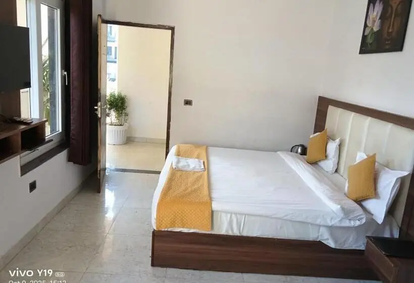 The Hotel Jrs