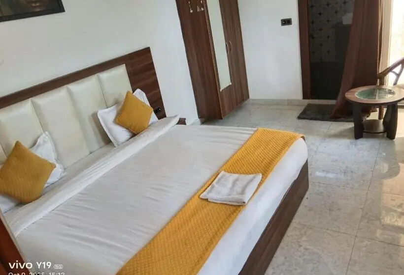 The Hotel Jrs