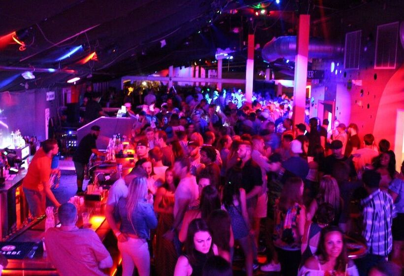 酒店 Grand Islander