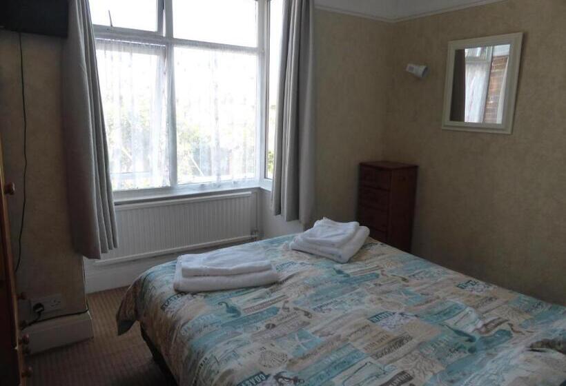 Пансион Bay Court