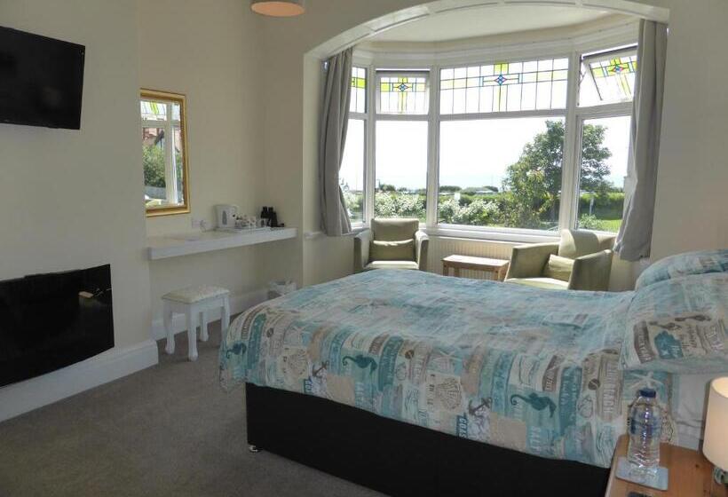 Пансион Bay Court