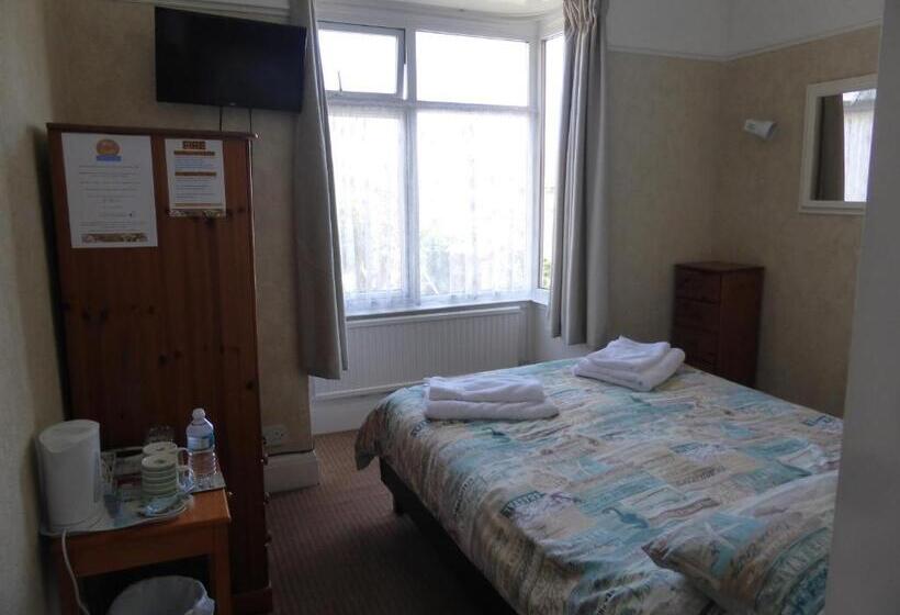 Пансион Bay Court