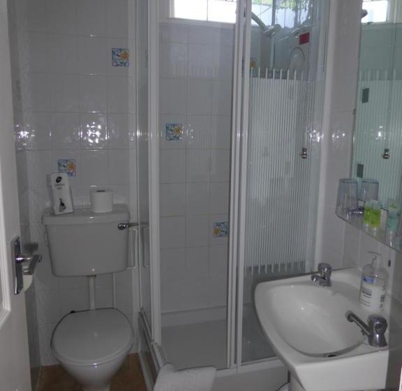 Пансион Bay Court