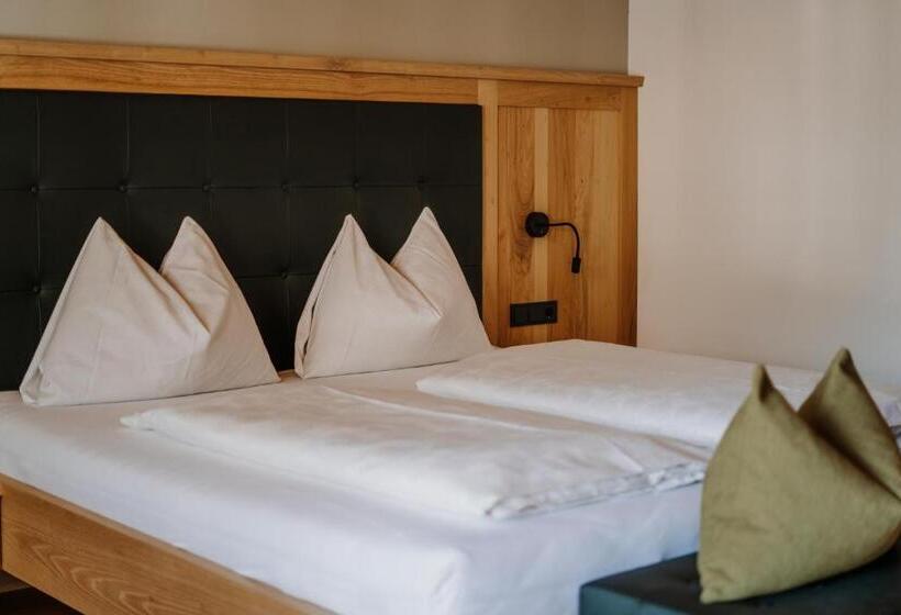 Отель Weingut Klosterhof