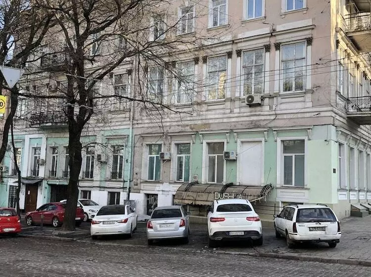 هاستل Lucky Ship Art