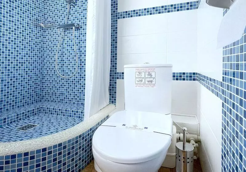 هاستل Lucky Ship Art