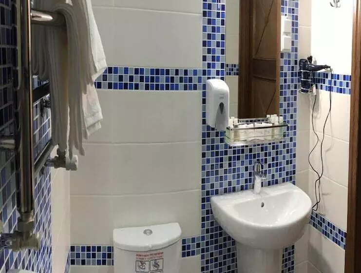 هاستل Lucky Ship Art