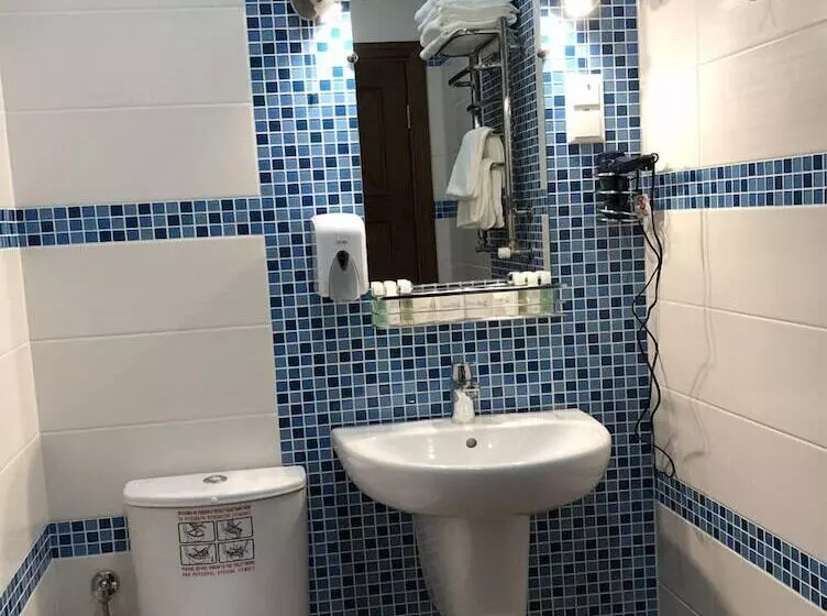 هاستل Lucky Ship Art