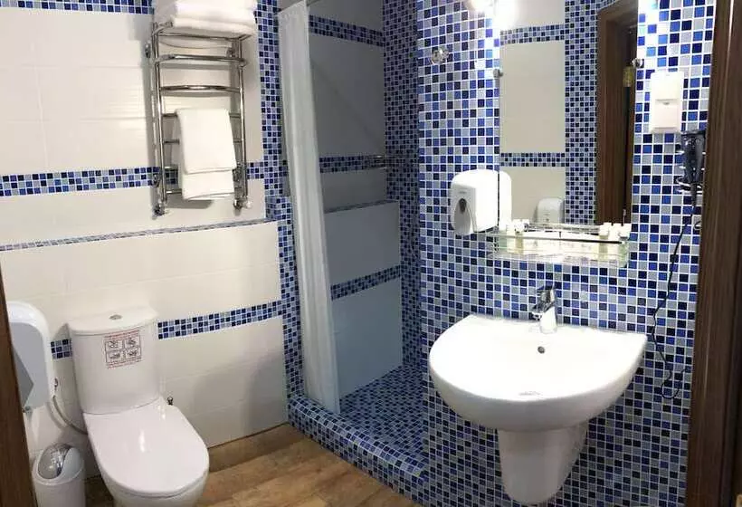 هاستل Lucky Ship Art