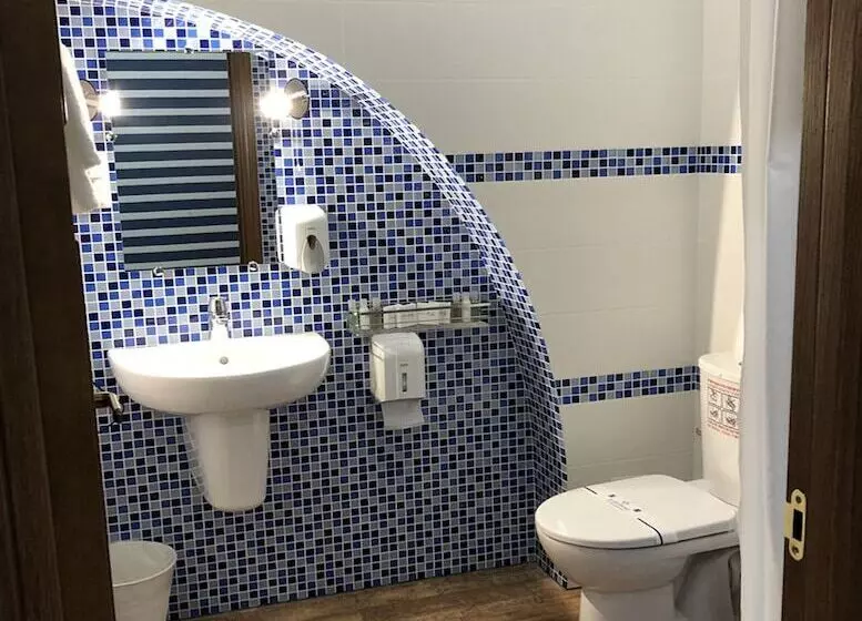 هاستل Lucky Ship Art