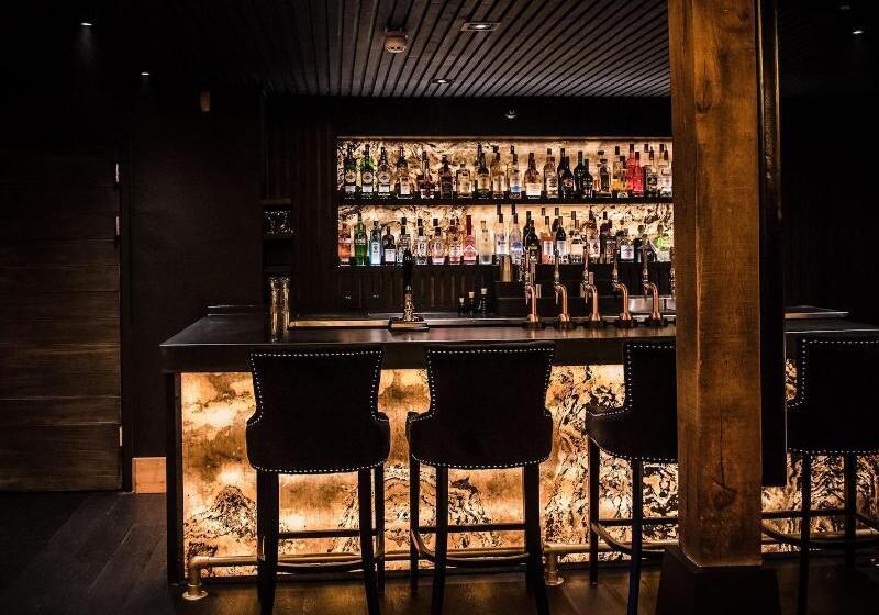 Cave Hotel & Golf Resort