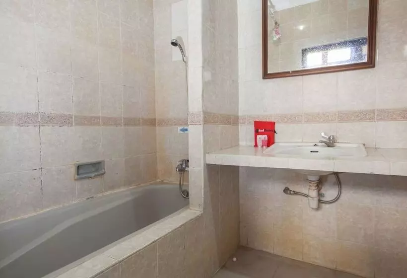 Hotelli Reddoorz @ Lawang