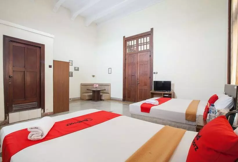 Hotelli Reddoorz @ Lawang