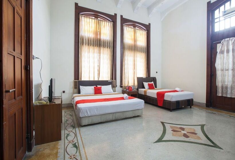 בית מלון כפרי Reddoorz @ Lawang