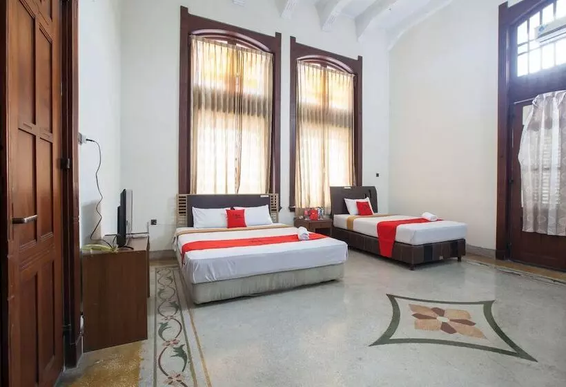 Hotelli Reddoorz @ Lawang