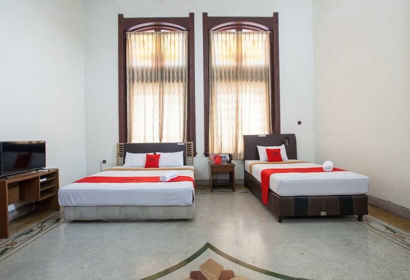 בית מלון כפרי Reddoorz @ Lawang