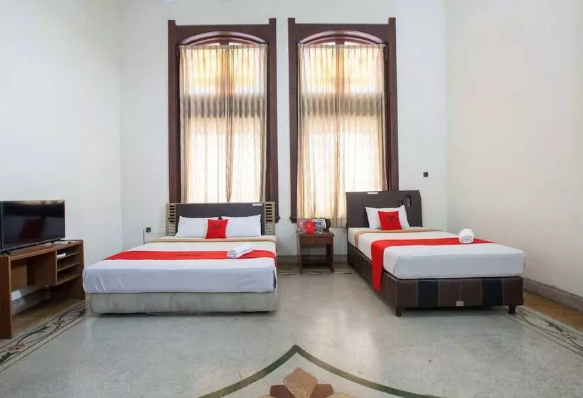Hotelli Reddoorz @ Lawang