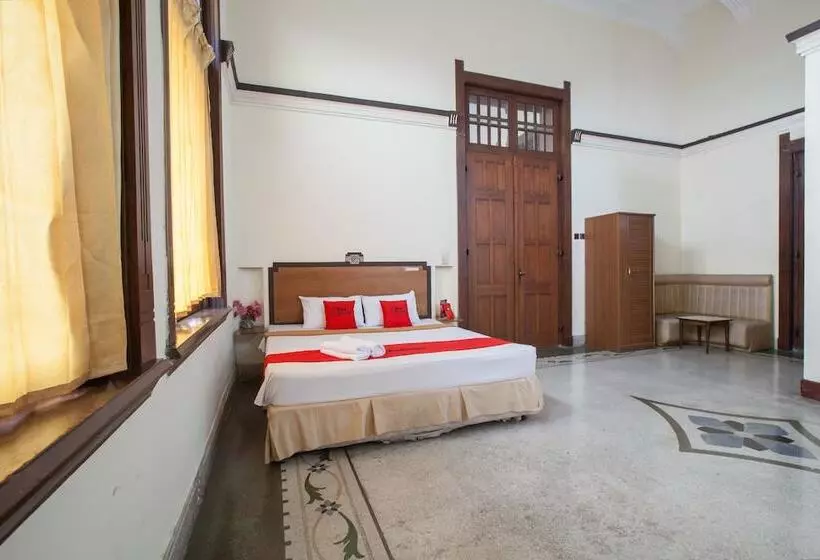 Hotelli Reddoorz @ Lawang