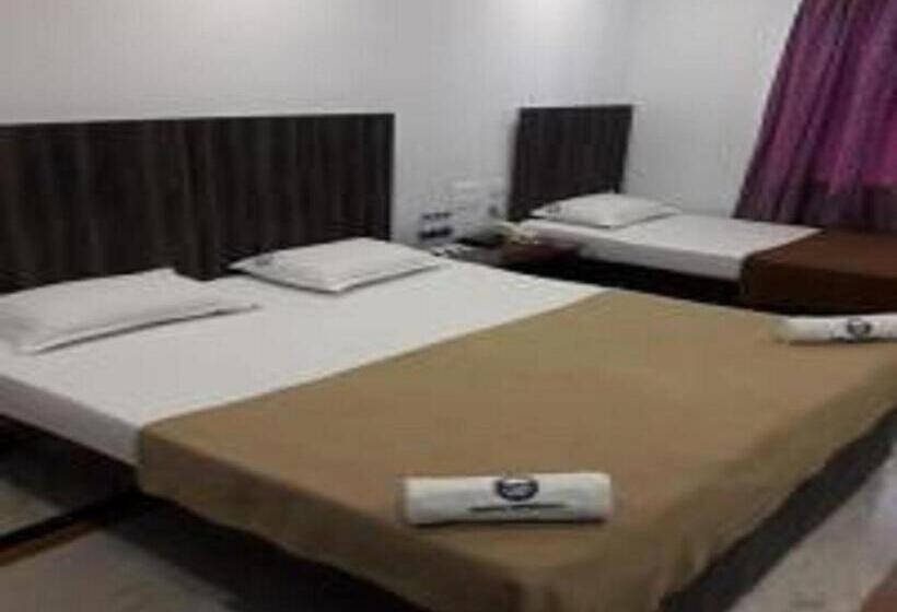 בית מלון כפרי Ramco Residency A/c