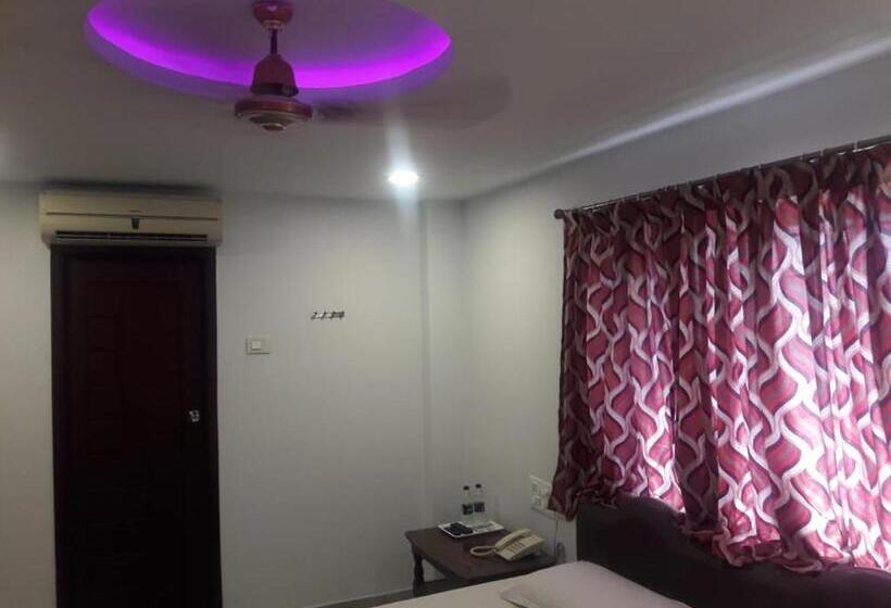 בית מלון כפרי Ramco Residency A/c