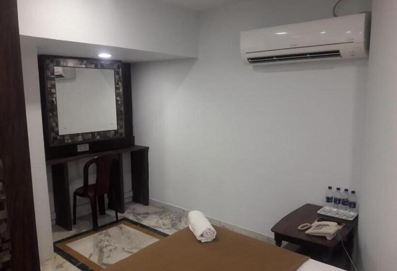 בית מלון כפרי Ramco Residency A/c