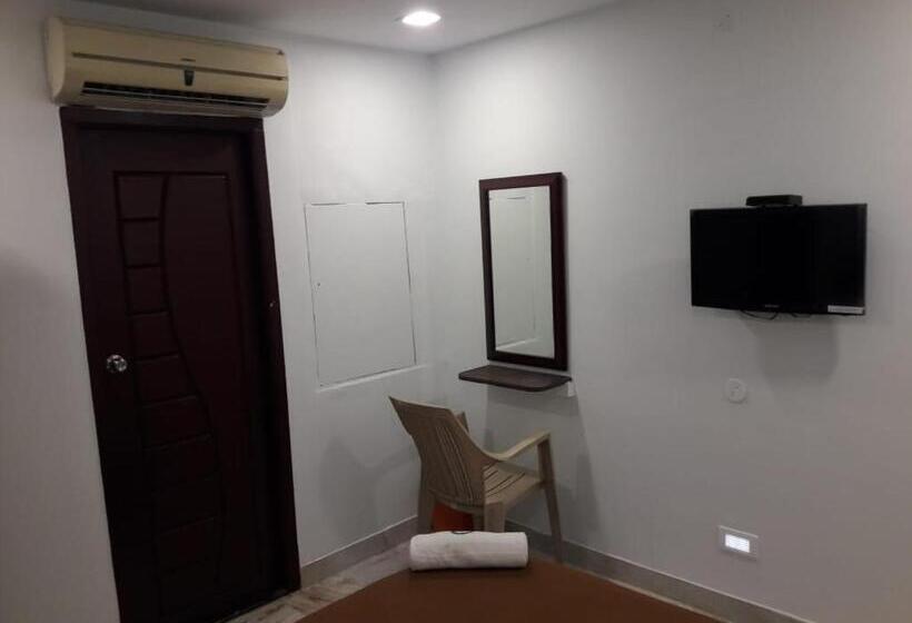 בית מלון כפרי Ramco Residency A/c