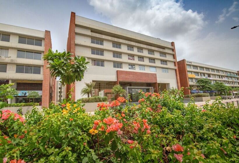 בית מלון כפרי Siara Styles Amba Suites, Gandhinagar