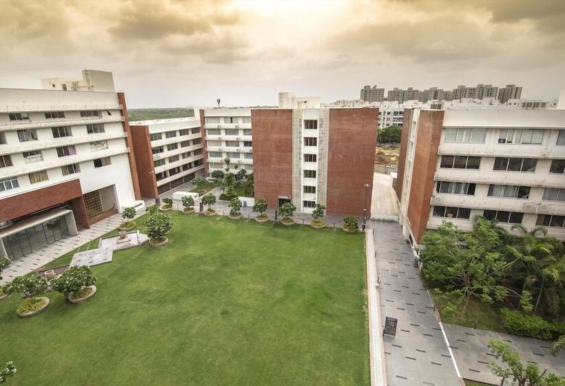 בית מלון כפרי Siara Styles Amba Suites, Gandhinagar